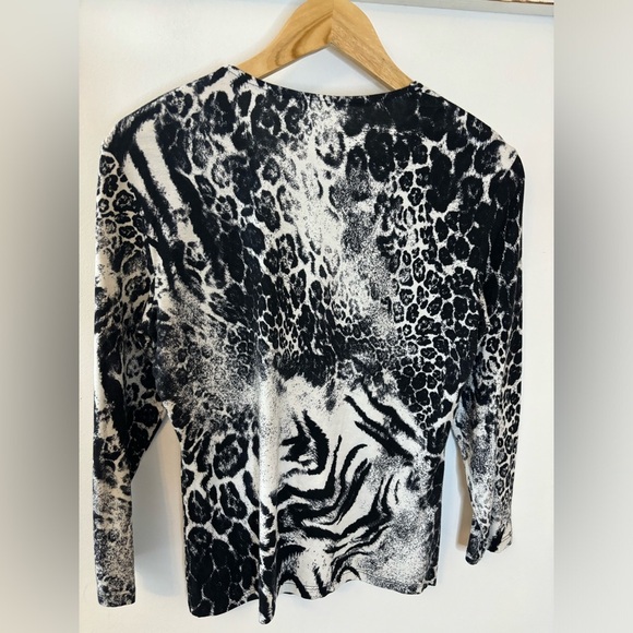 Cache VTG Black and White Animal Print Twist Front Top - Picture 6 of 10